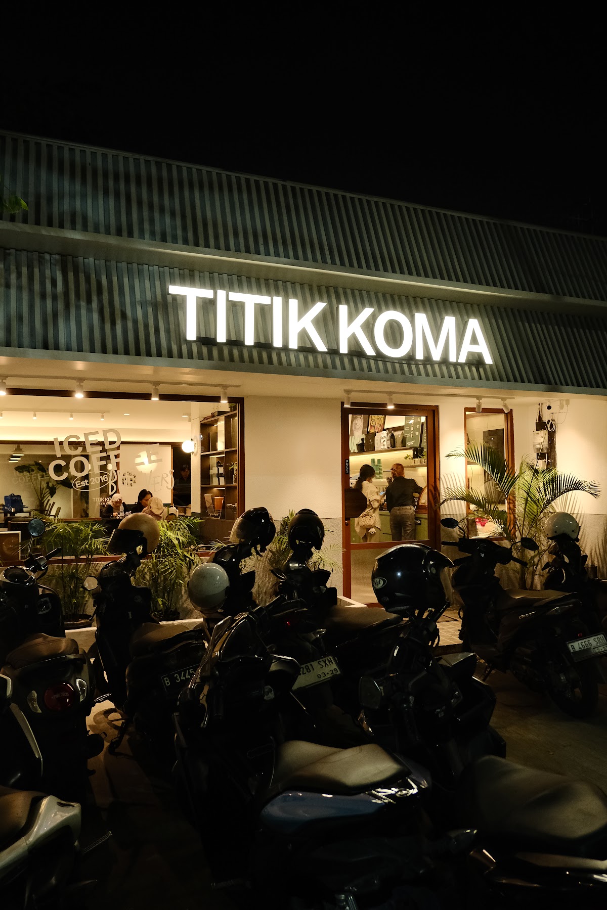 Titik Koma Kemang Selatan