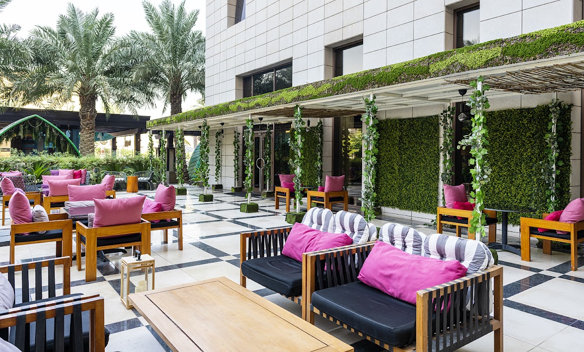Luxe Lounge